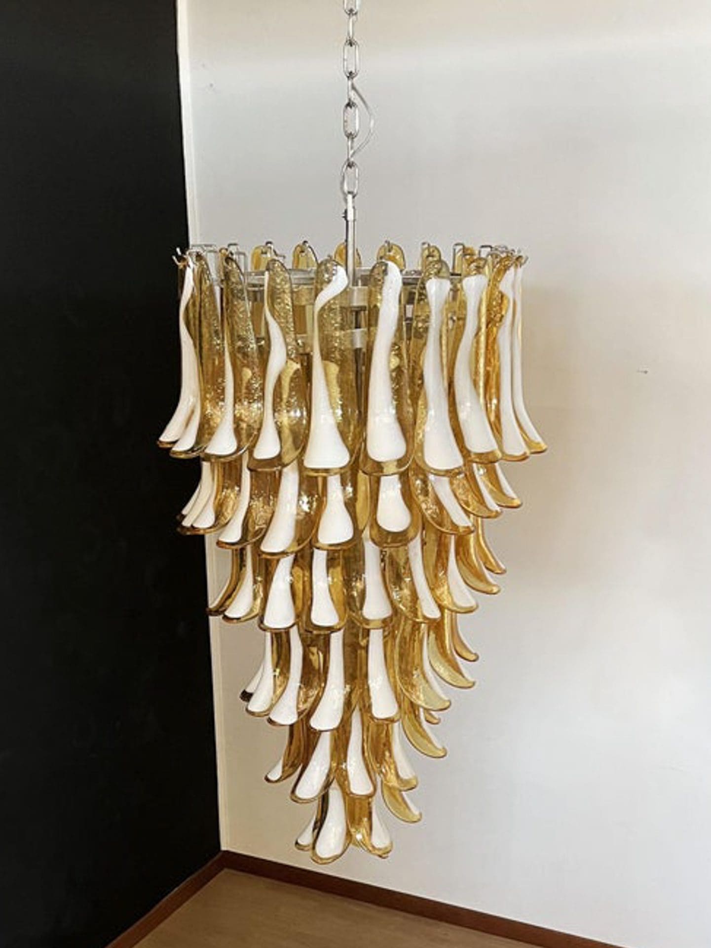 Anthesis Art Glass Chandelier – 83 petals – Caramel