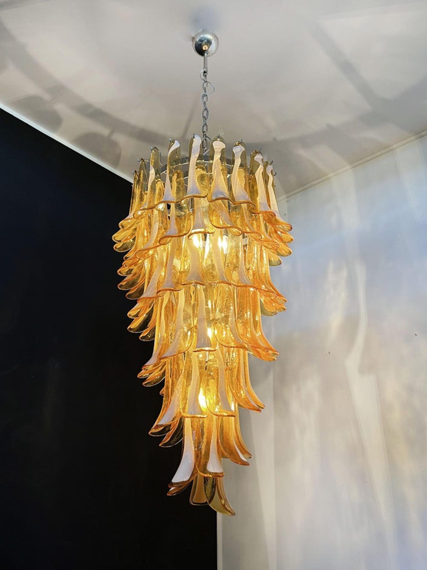 Anthesis Art Glass Chandelier – 83 petals – Caramel