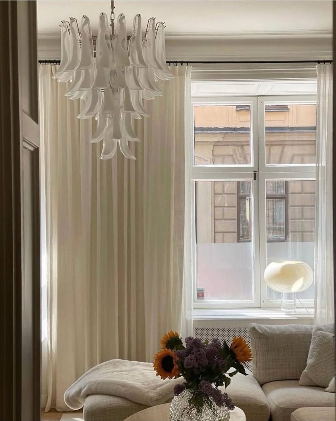 Anthesis Art Glass Chandelier – 75 petals – Transparent