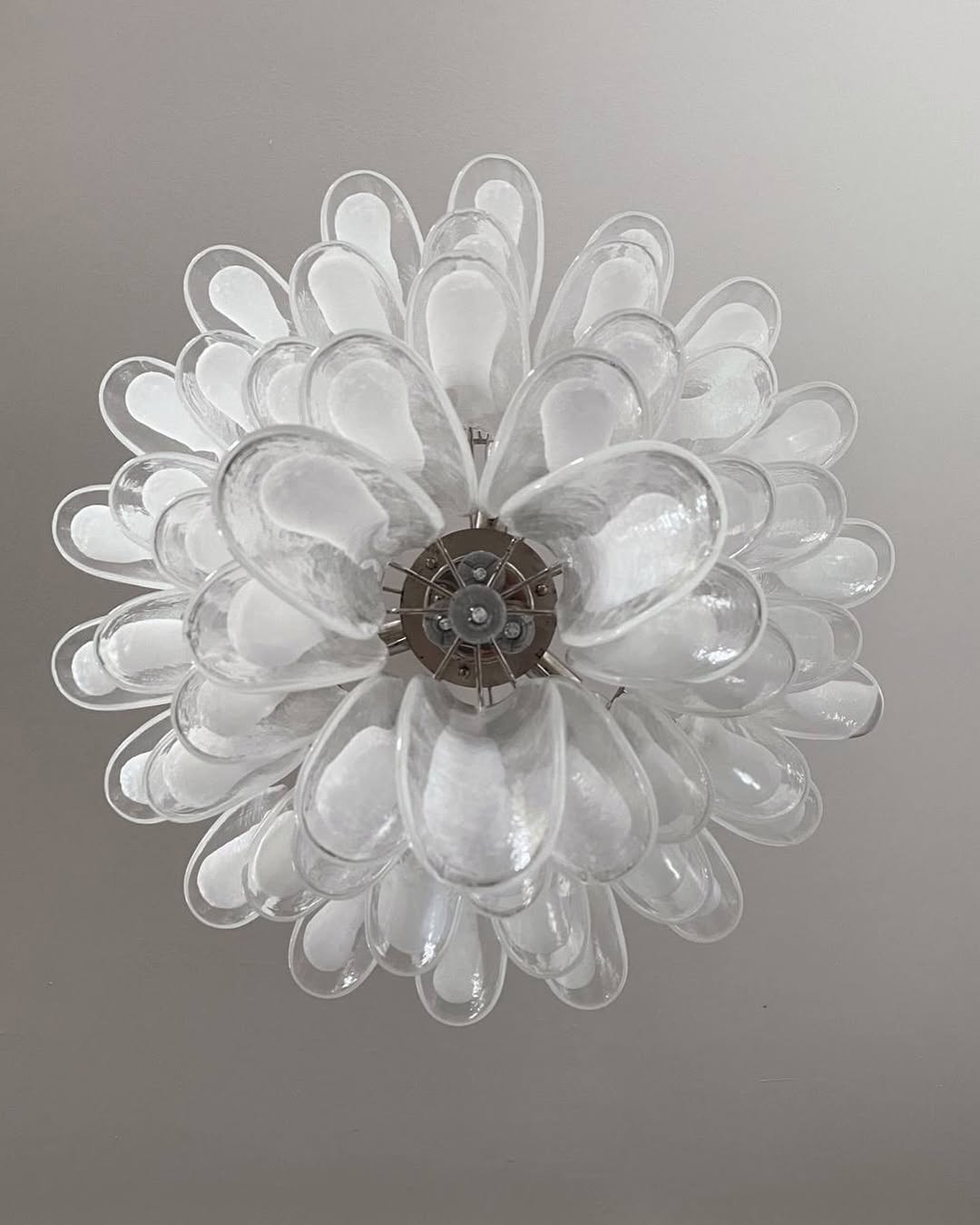 Anthesis Art Glass Chandelier – 75 petals – Transparent