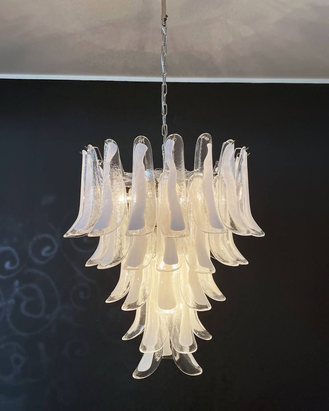 Anthesis Art Glass Chandelier – 75 petals – Transparent