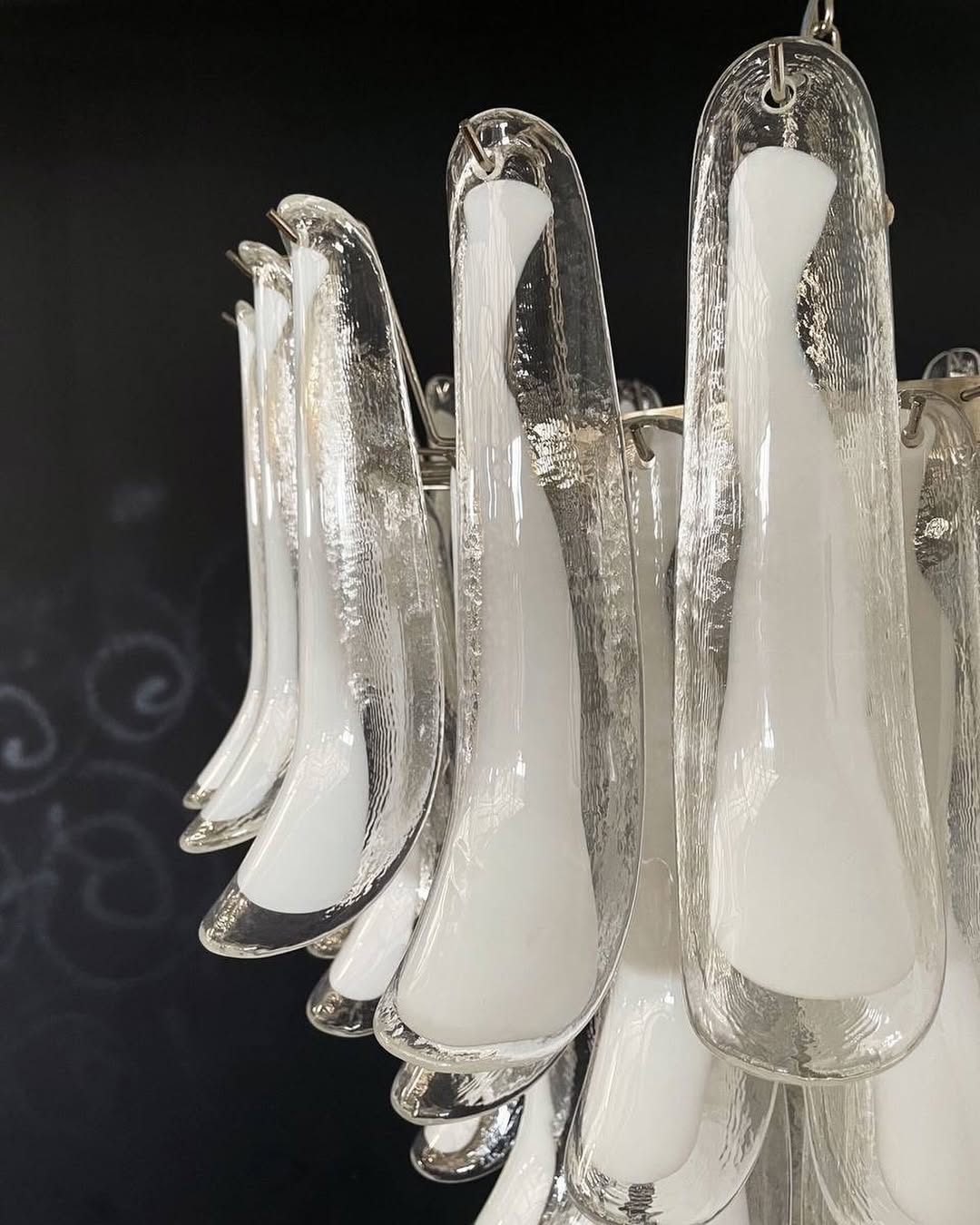 Anthesis Art Glass Chandelier – 75 petals – Transparent