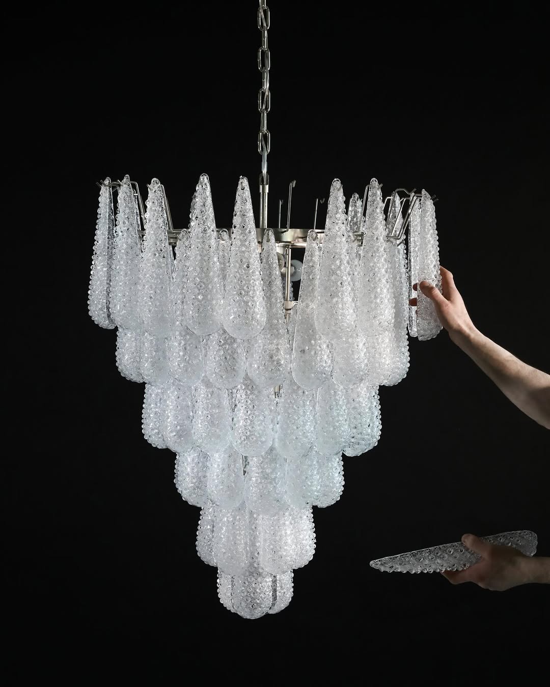 Pluvia Art Transparent Glass Chandelier – 75 Glasses