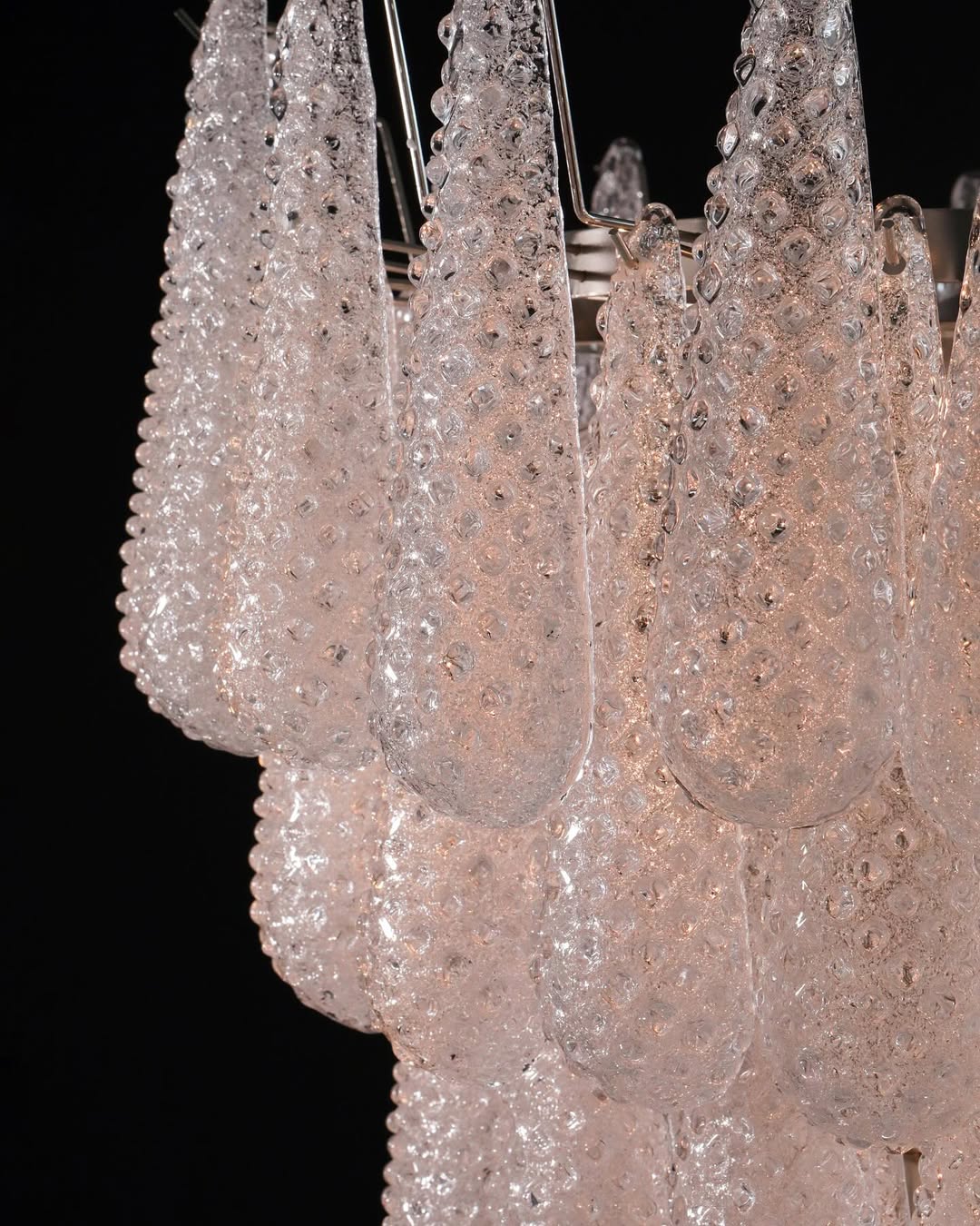 Pluvia Art Transparent Glass Chandelier – 75 Glasses