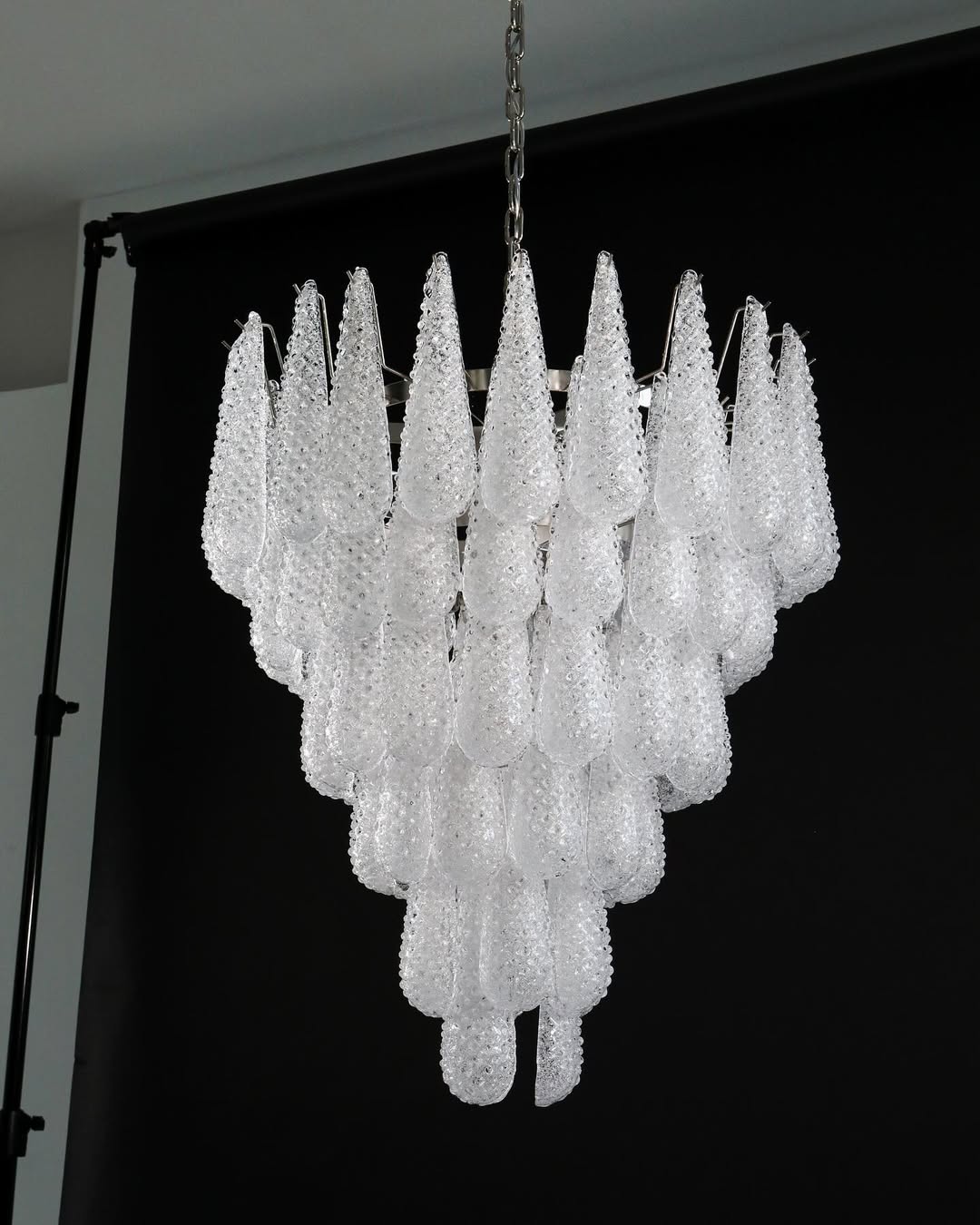 Pluvia Art Transparent Glass Chandelier – 75 Glasses