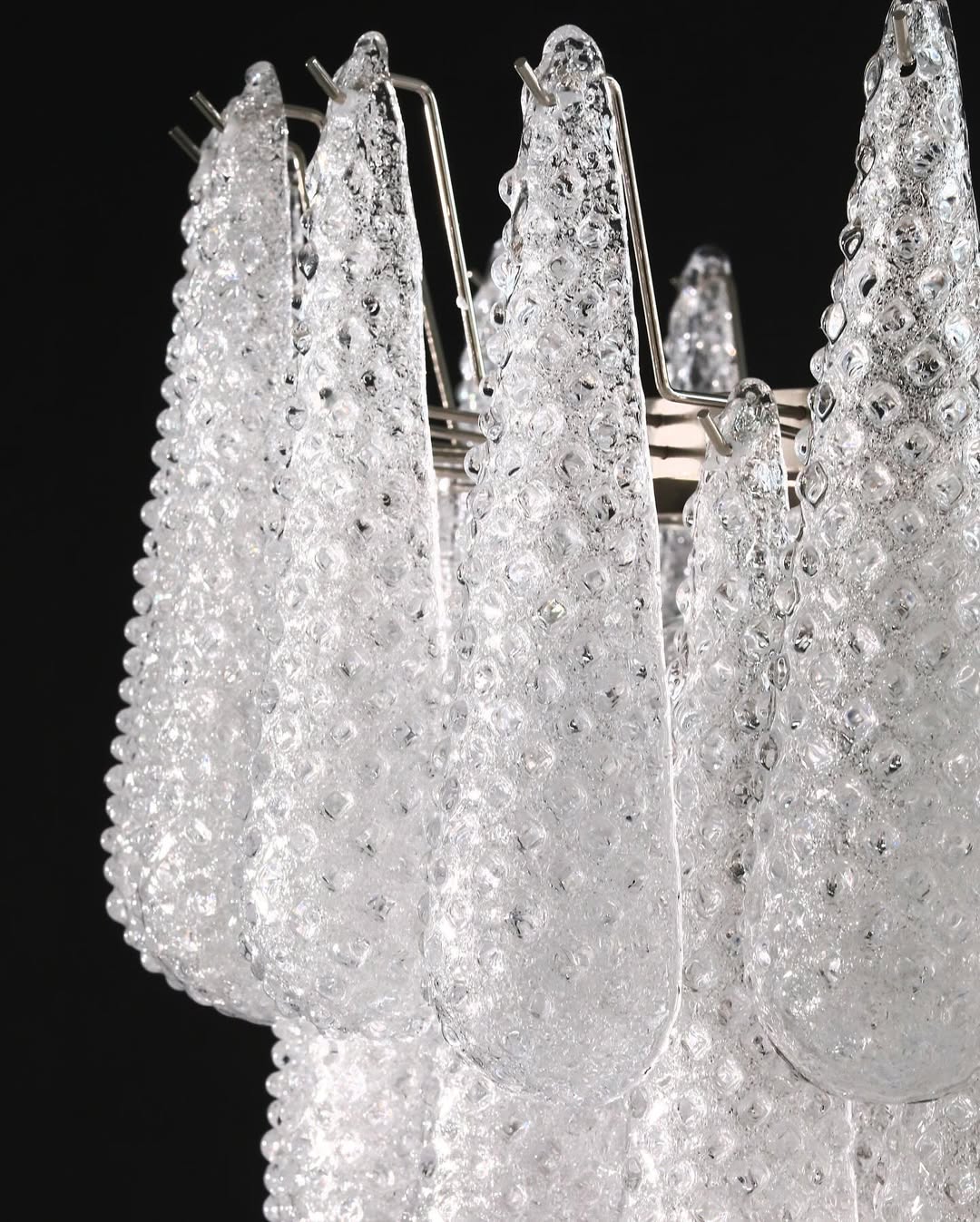 Pluvia Art Transparent Glass Chandelier – 75 Glasses