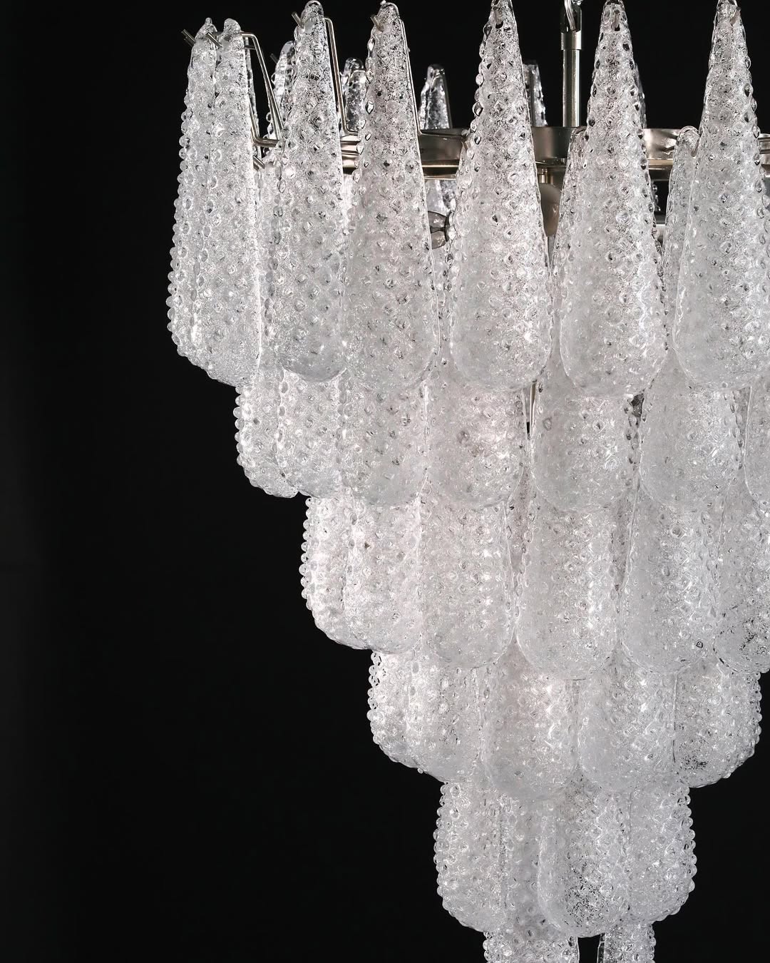 Pluvia Art Transparent Glass Chandelier – 75 Glasses