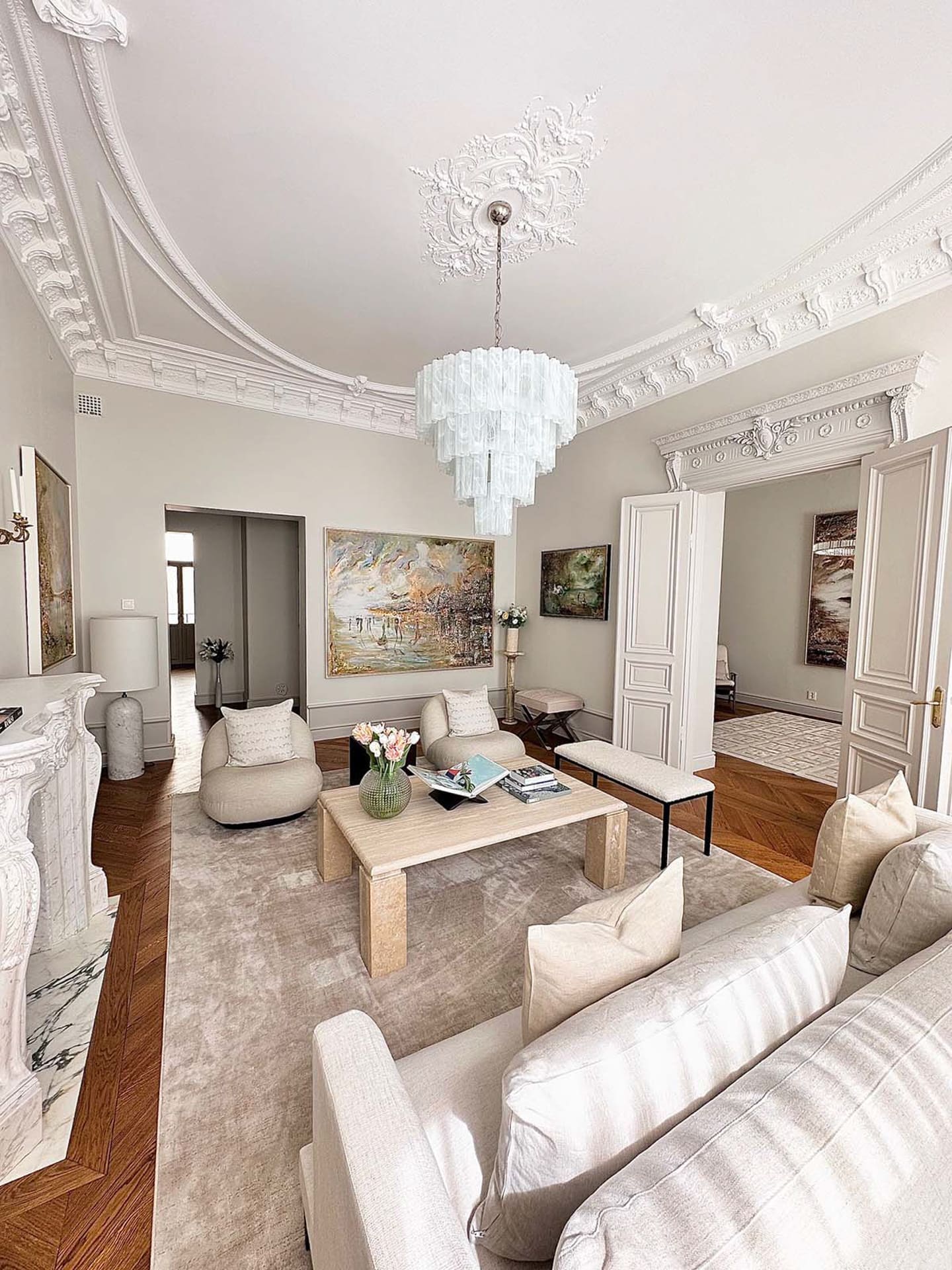 Pastel Art White Glass Chandelier – 78 Tubes