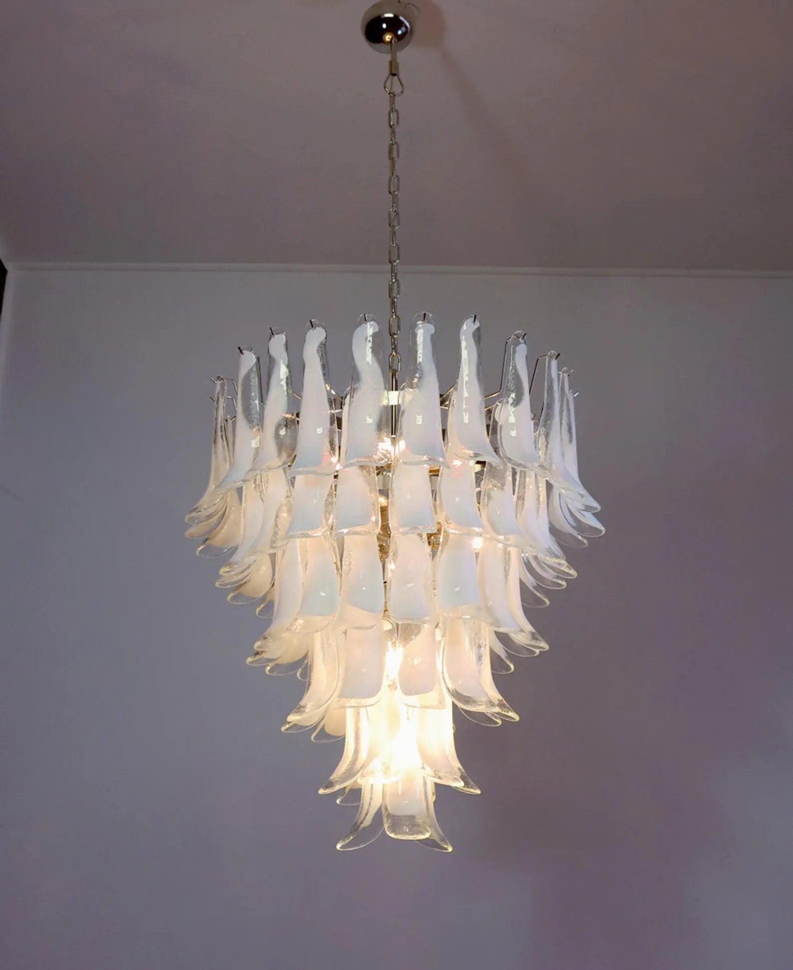 Anthesis Art Glass Chandelier – 75 petals – Transparent